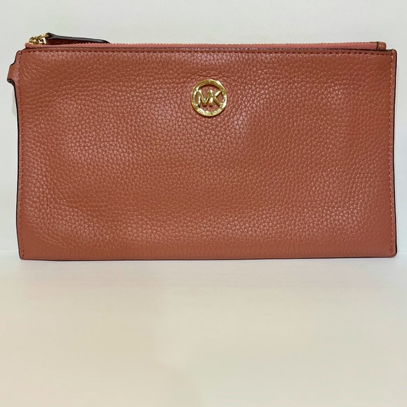 Michael Kors MK Large Brown Fulton Pebbled Wristlet / Clutch / Wallet - Picture 2 of 9